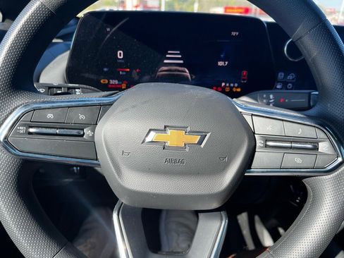 Used 2025 Chevrolet Equinox EV LT image 13