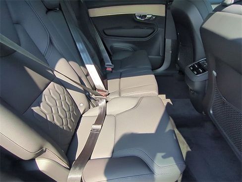 New 2026 Volvo XC90 B6 Plus w/ Protection Package Premier image 19