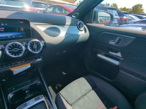 Certified 2025 Mercedes-Benz GLA 250 image 4