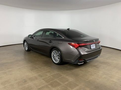 Used 2019 Toyota Avalon Limited image 14