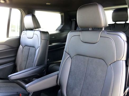 New 2025 Jeep Grand Cherokee L Altitude RWD image 19