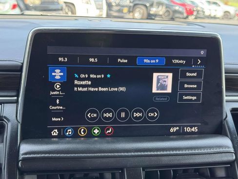 Used 2021 Chevrolet Tahoe LT w/ LT Signature Package AWD/4WD image 4