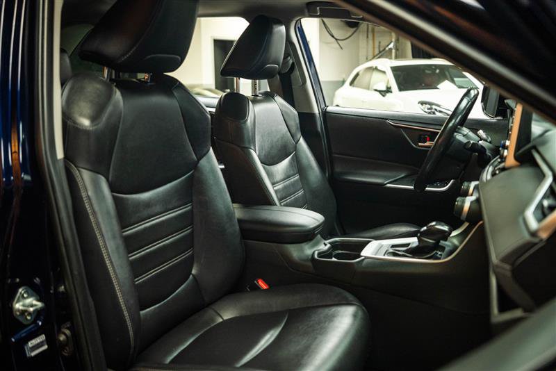Used 2020 Toyota RAV4 XLE Premium AWD/4WD image 15