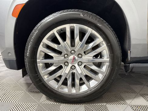 Used 2024 GMC Yukon Denali w/ Advanced Technology Package image 12