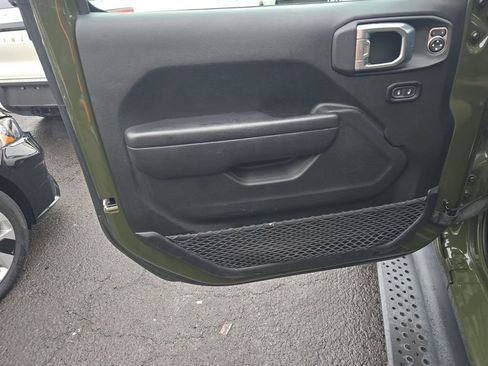 Used 2023 Jeep Wrangler Unlimited w/ Cold Weather Group image 9