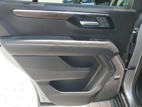 Used 2025 Chevrolet Tahoe Premier AWD/4WD image 12