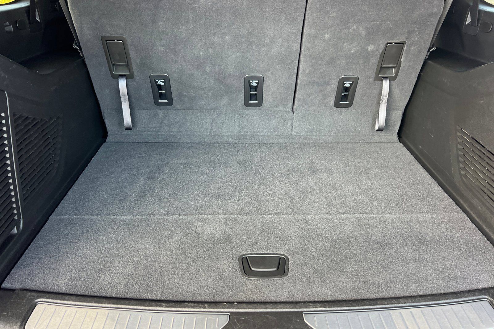 Used 2026 Chevrolet Suburban RST RWD image 23