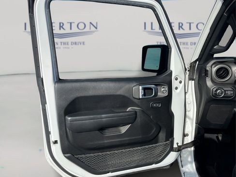 Used 2022 Jeep Gladiator Sport image 18