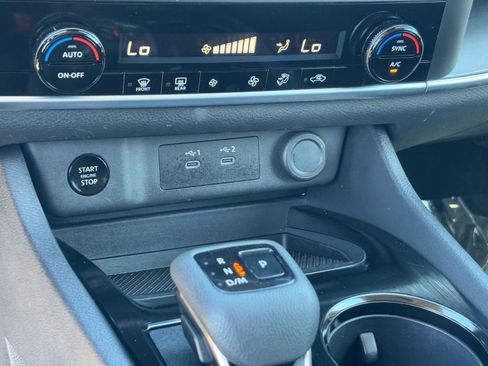 Certified 2025 Nissan Rogue SV image 26