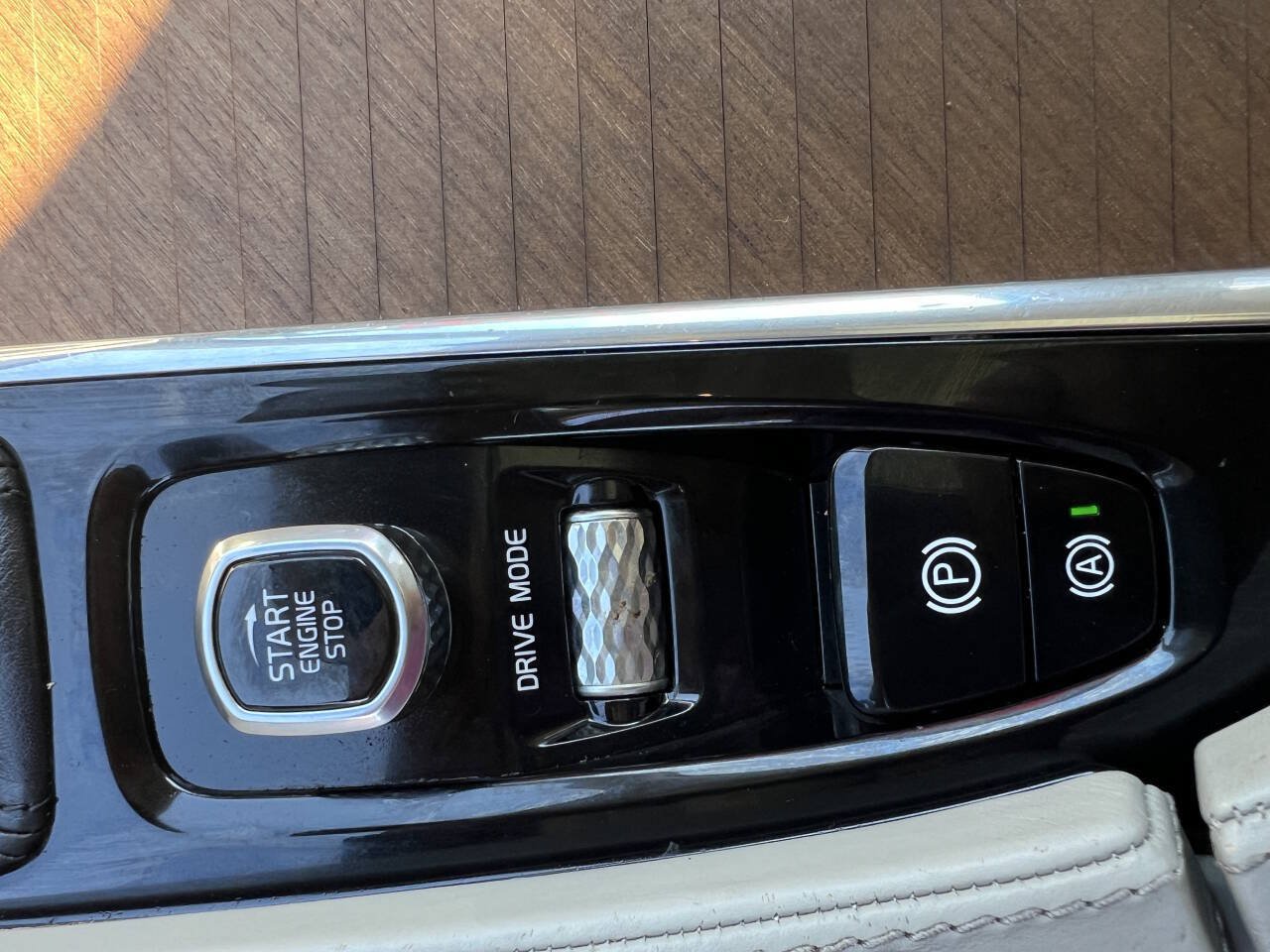 Used 2018 Volvo XC90 T6 Inscription w/ Convenience Package AWD/4WD image 13