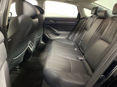 Used 2018 Honda Accord Touring image 14