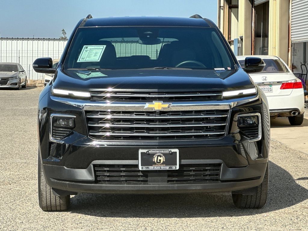 Used 2025 Chevrolet Traverse LT FWD image 9