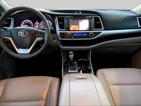 Used 2016 Toyota Highlander XLE FWD image 15