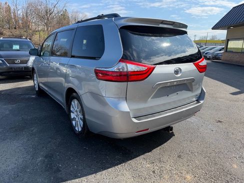 Used 2016 Toyota Sienna XLE image 11