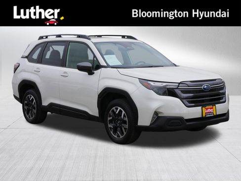Used 2025 Subaru Forester Premium AWD/4WD image 1