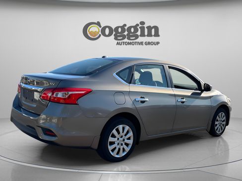 Used 2016 Nissan Sentra SV image 2
