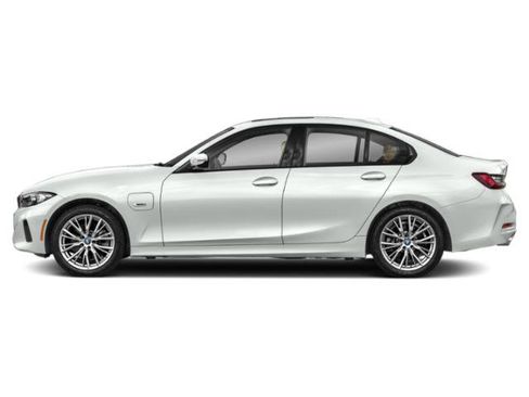 Used 2024 BMW 330e xDrive w/ Premium Package AWD/4WD image 2