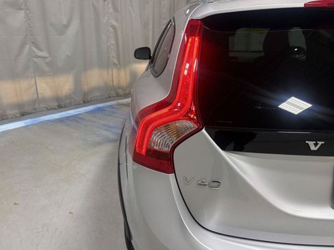 Used 2018 Volvo V60 T5 Cross Country AWD/4WD image 34