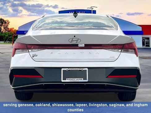 New 2025 Hyundai Elantra Limited FWD image 4