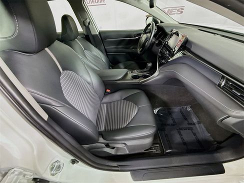 Certified 2022 Toyota Camry SE image 30