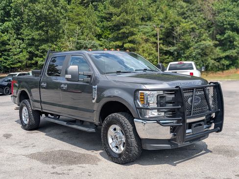 Used 2018 Ford F250 XL w/ Power Equipment Group AWD/4WD image 11