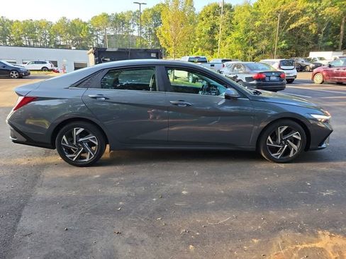 Used 2024 Hyundai Elantra Limited FWD image 4