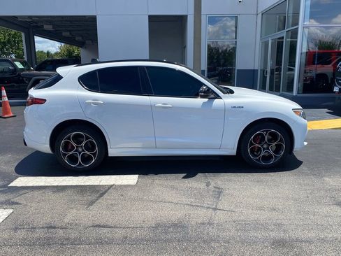 Used 2022 Alfa Romeo Stelvio Veloce AWD/4WD image 11