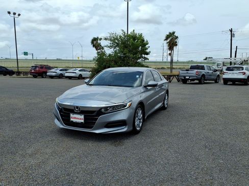 Used 2018 Honda Accord LX image 4