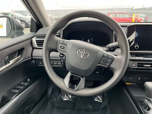 Used 2025 Toyota Camry LE image 27