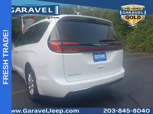 Used 2022 Chrysler Pacifica Touring-L FWD image 30