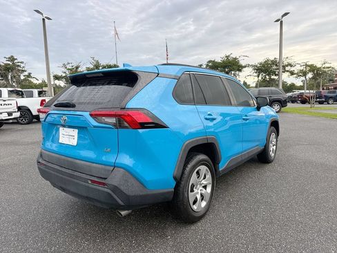 Used 2021 Toyota RAV4 LE FWD image 3