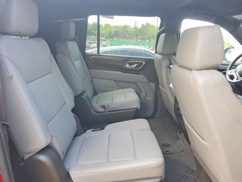 Used 2024 Chevrolet Suburban LT w/ Luxury Package AWD/4WD image 9