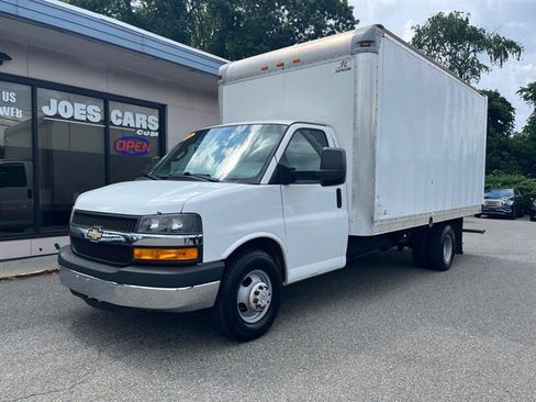 Used 2016 Chevrolet Express 3500 Extended RWD image 5