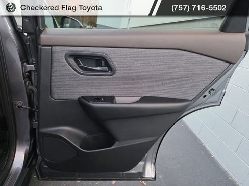 Used 2023 Nissan Rogue S image 44