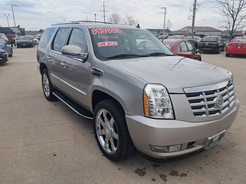 Used 2009 Cadillac Escalade 4WD Hybrid image 3
