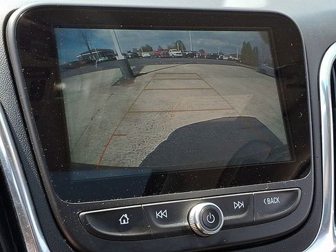 Used 2018 Chevrolet Equinox LT image 18