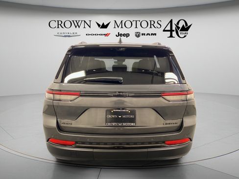 Used 2025 Jeep Grand Cherokee Limited w/ Luxury Tech Group II AWD/4WD image 13