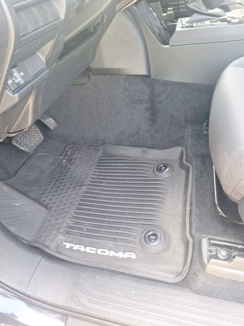 Used 2025 Toyota Tacoma SR5 AWD/4WD image 9