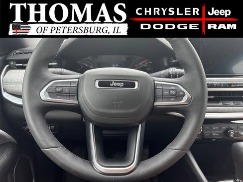 Used 2025 Jeep Compass Latitude w/ Convenience Group AWD/4WD image 13