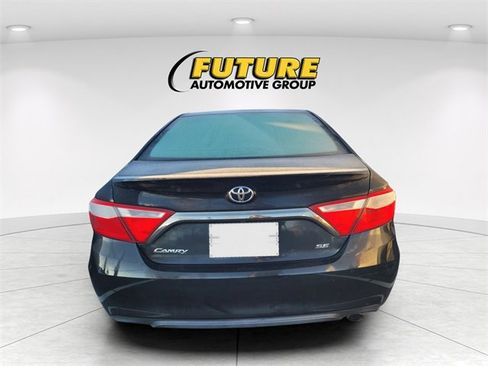 Used 2016 Toyota Camry SE image 4