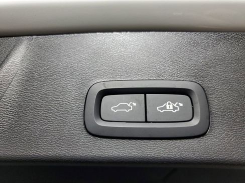 Certified 2026 Volvo XC40 B5 Plus w/ Protection Package Premier AWD/4WD image 10