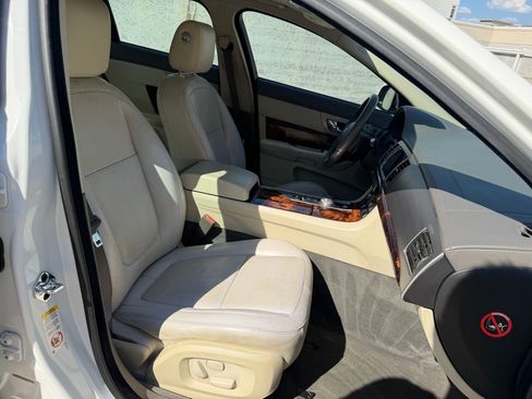 Used 2011 Jaguar XF Premium RWD image 28