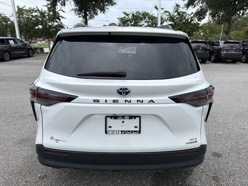 Certified 2024 Toyota Sienna XLE FWD image 3