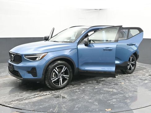Used 2024 Volvo XC40 B5 Core image 50