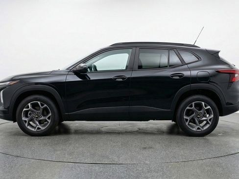 Used 2025 Chevrolet Trax LT image 4