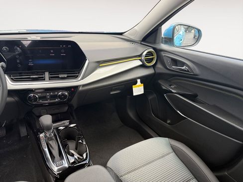 New 2026 Chevrolet Trax LT w/ Driver Confidence Package image 12