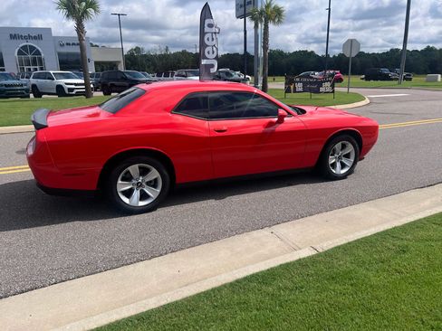 Used 2023 Dodge Challenger SXT RWD image 2