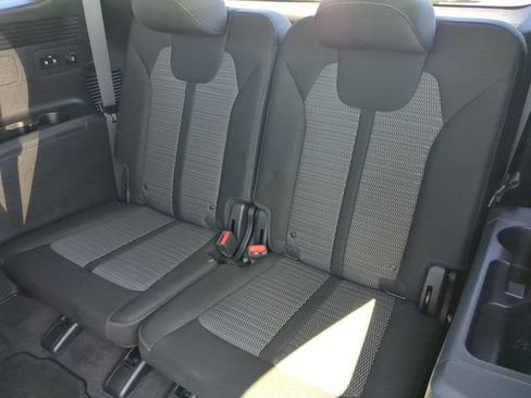 Used 2023 Kia Sorento LX FWD image 19