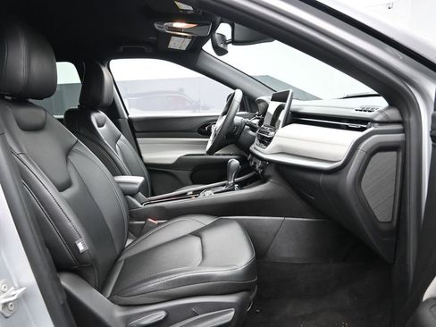 Used 2025 Jeep Compass Limited image 32