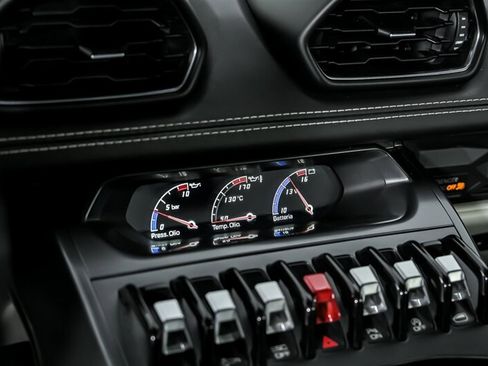 Used 2018 Lamborghini Huracan LP 580-2 RWD image 35